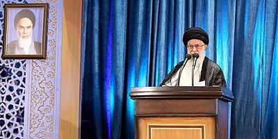 İmam Hamanei’nin imamlığında Tahran cuma namazı