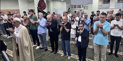 Müslümanlar Bayram Namazı İçin Mescitlere Akın Etti + FOTO